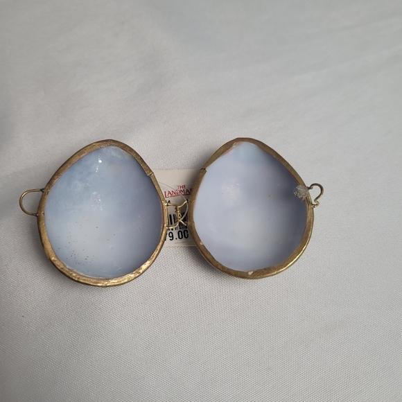 Vintage Sea Shell W/ Brass Tone Clasp Ring Trinket Box - Picture 3 of 8